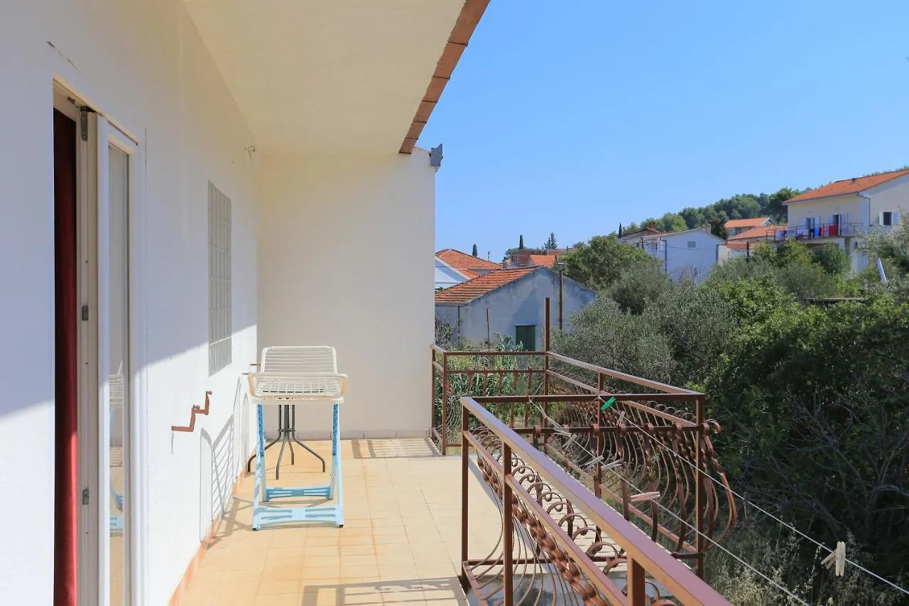 Apartments And Rooms By The Sea Arbanija, Ciovo - 1125 Arbanija