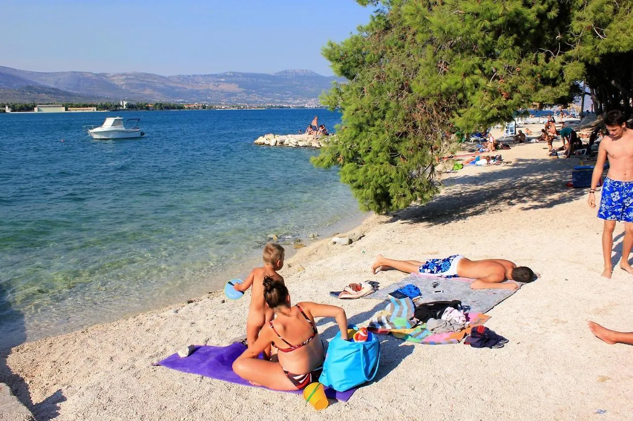 Guest house Apartments And Rooms By The Sea Arbanija, Ciovo - 1125