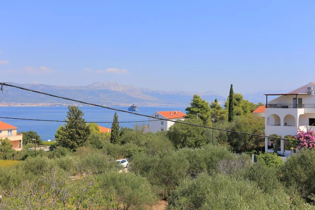Apartments And Rooms By The Sea Arbanija, Ciovo - 1125 Guest house Arbanija